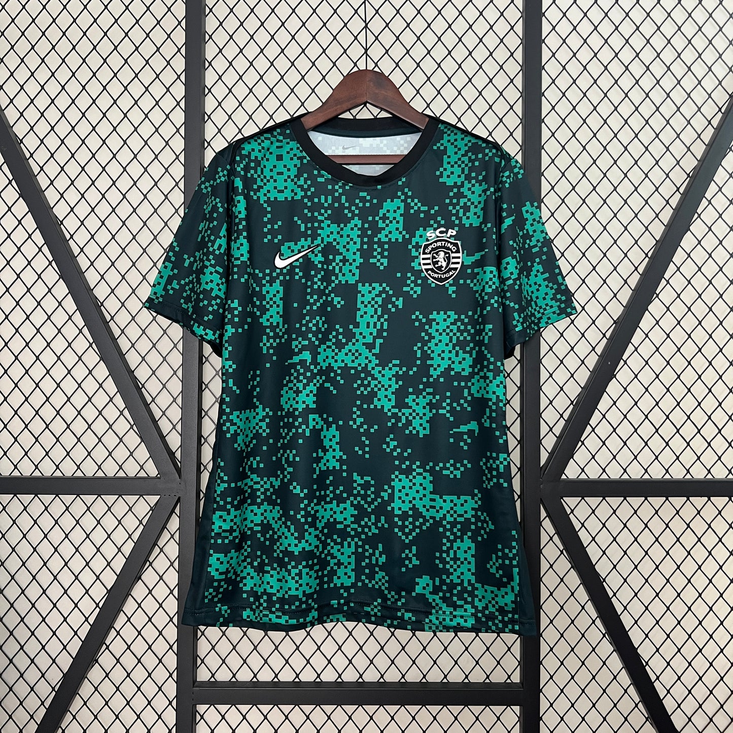 24-25 Sporting Lisbon Training Jersey detail