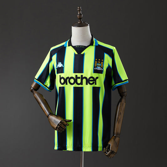 Retro Manchester City 98-99 away detail