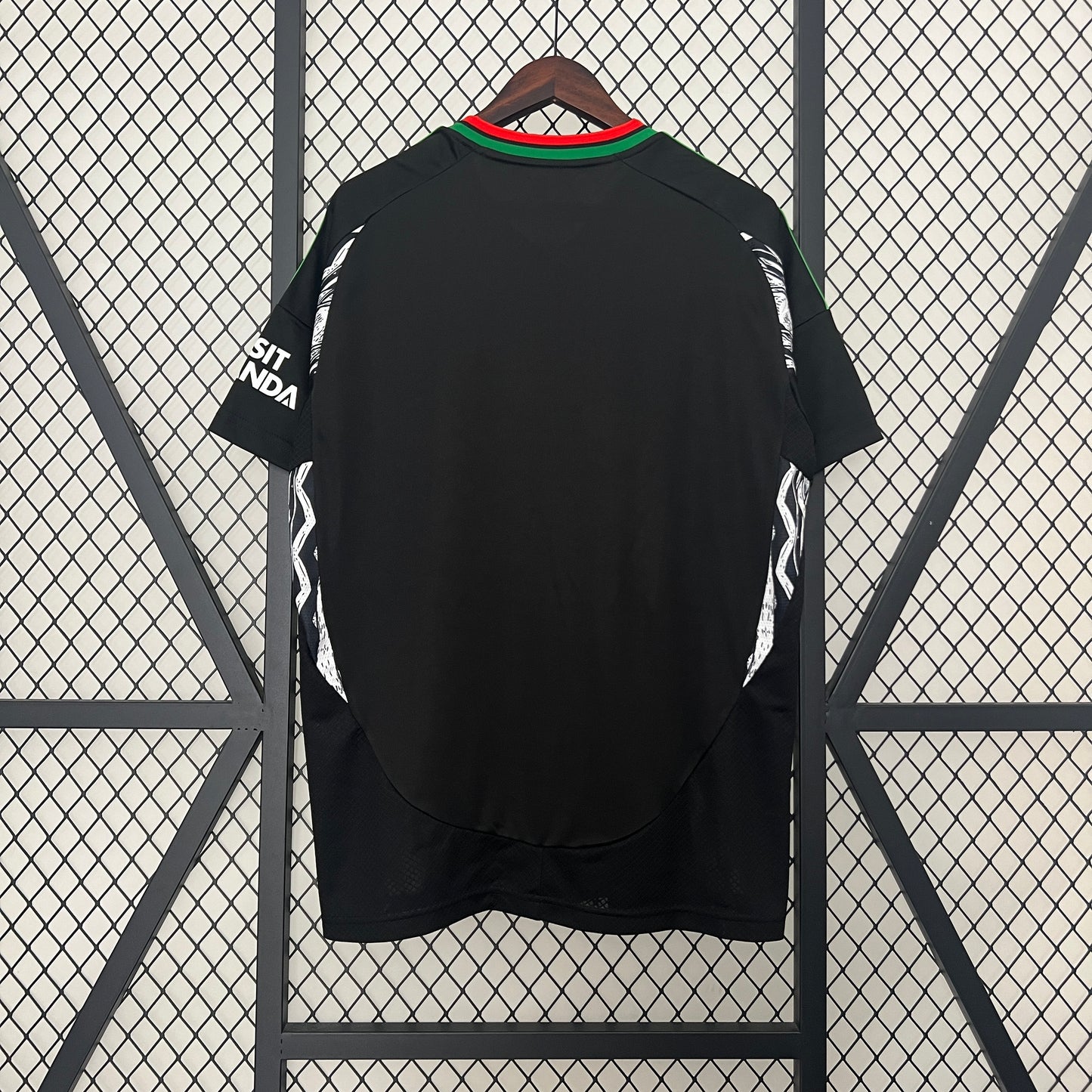 24-25 Arsenal away detail