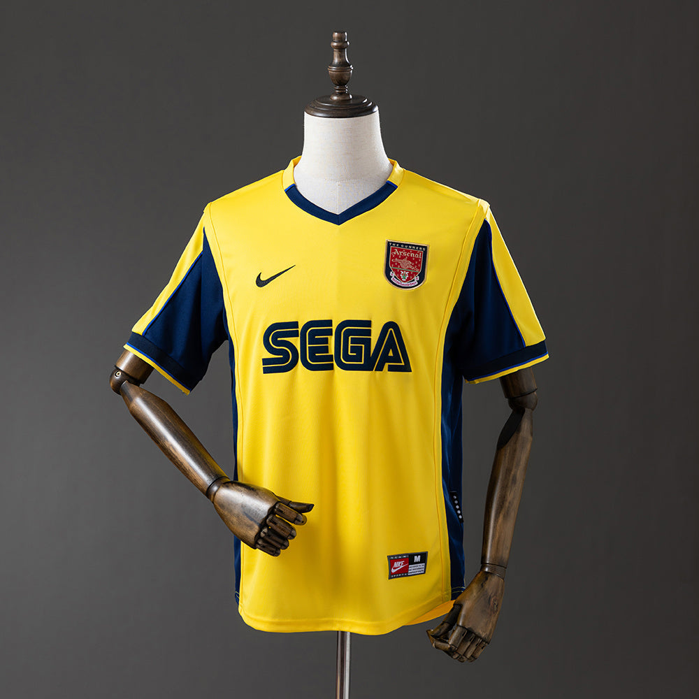 Retro Arsenal 99-00 away detail