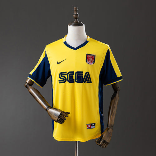 Retro Arsenal 99-00 away detail