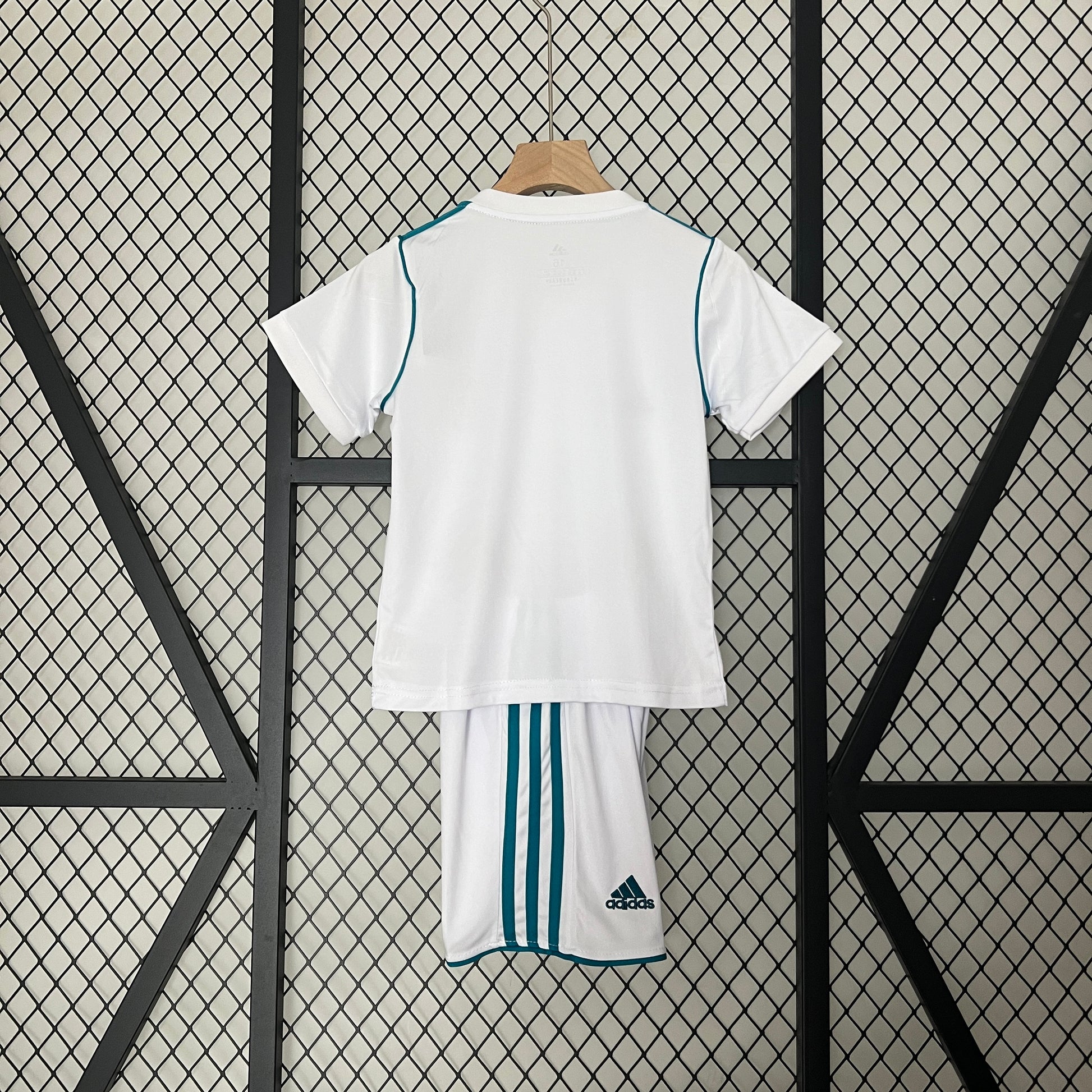 kids Real Madrid 17-18 home detail
