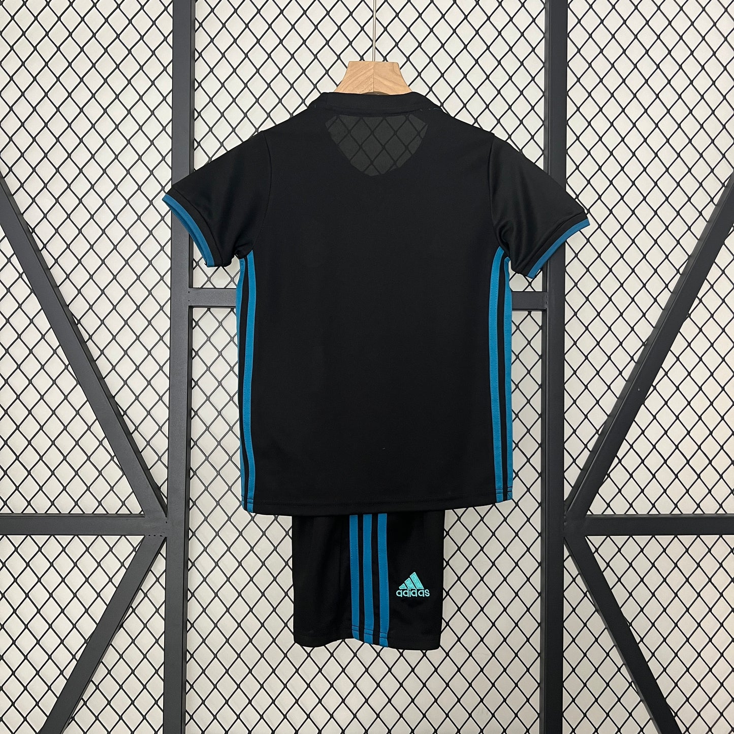 kids Real Madrid 17-18 away detail