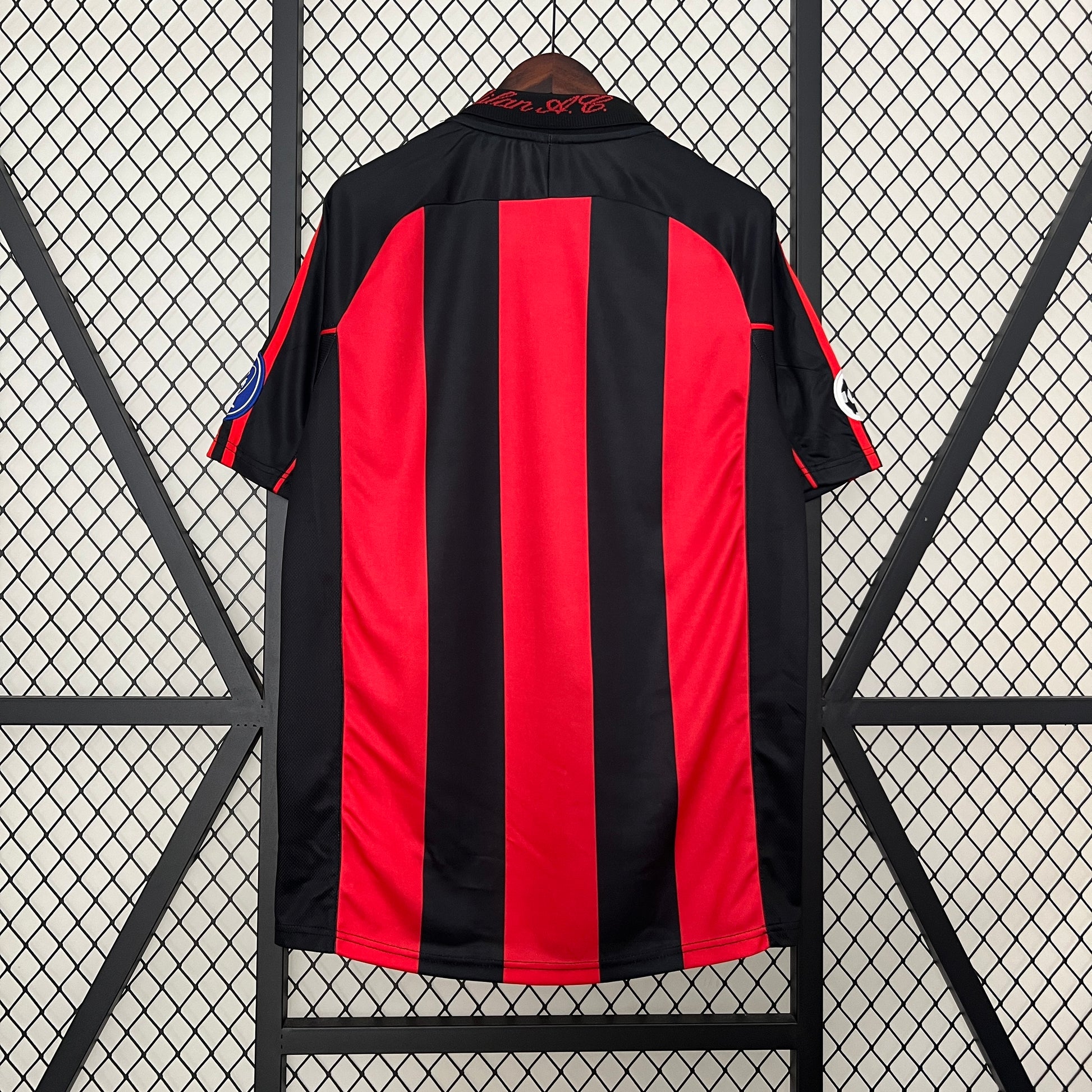 Retro AC Milan 00-01 Home detail
