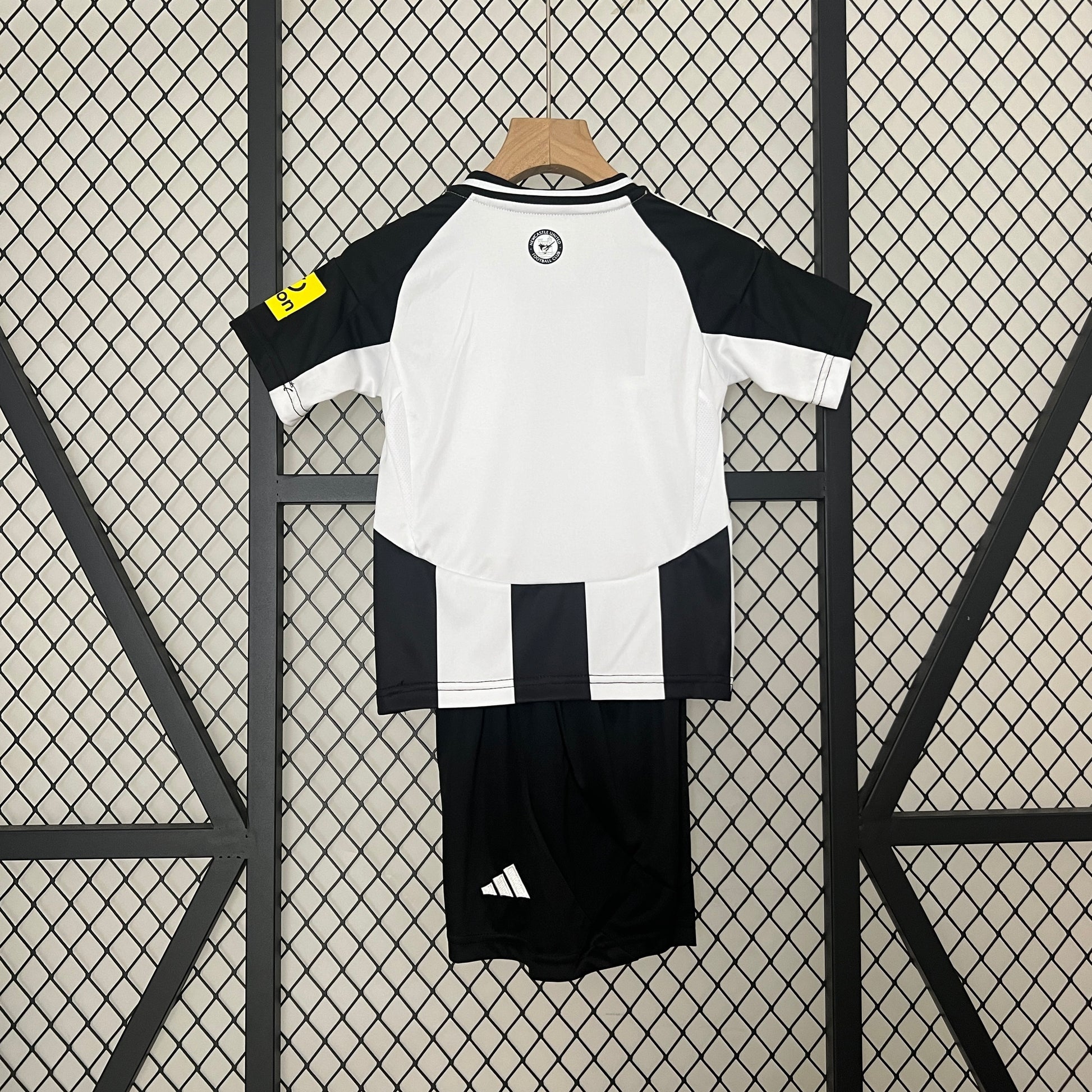 24-25 Kids Newcastle United Home detail