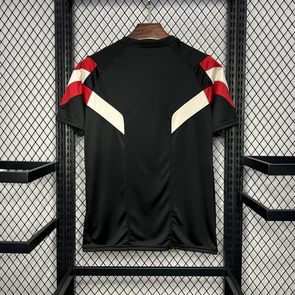 Manchester United 2024-25 Originals Tee Black Jersey detail