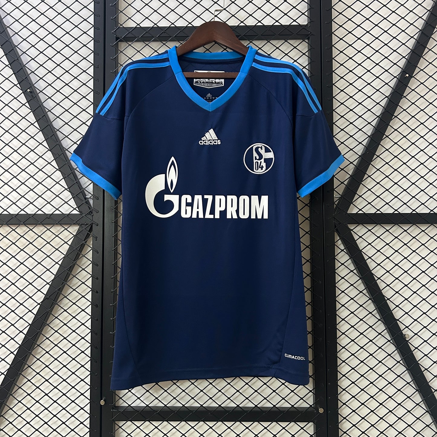 Retro Schalke 04 10-11 Away detail