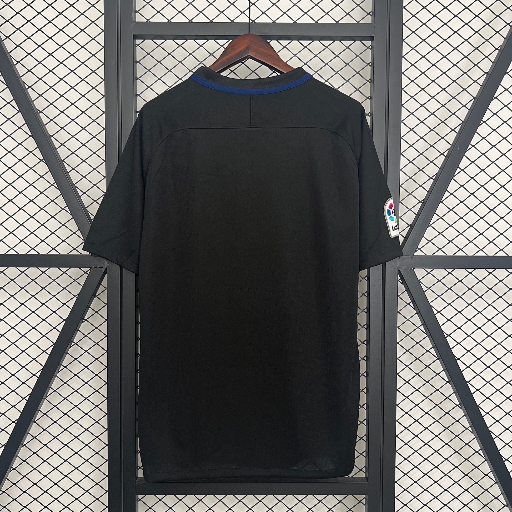 Retro Atletico Madrid 16-17 Away detail
