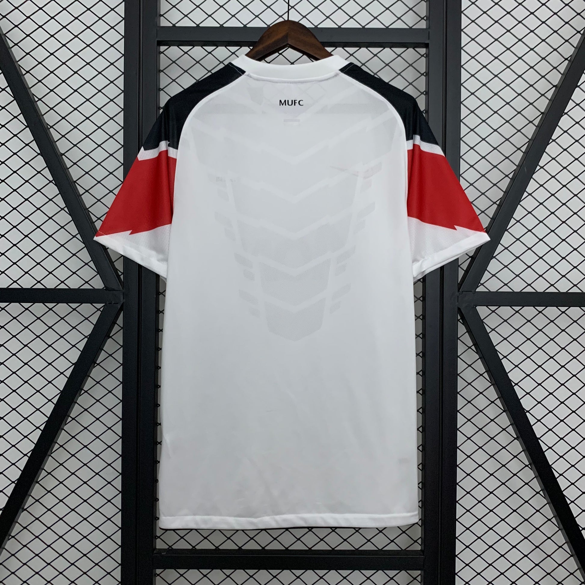Retro M-U 10-11 Away detail