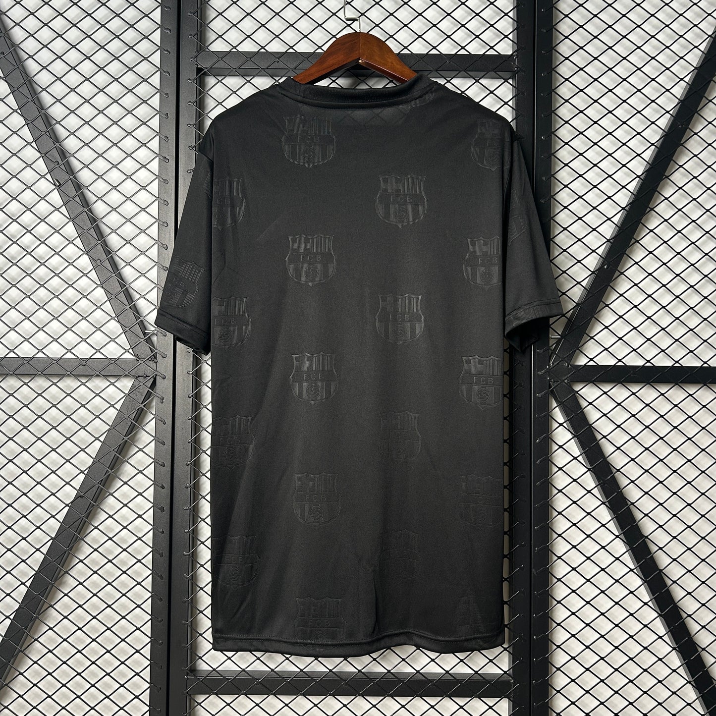 25-26  Barcelona Special Edition detail