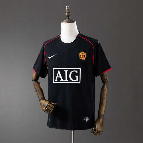 Retro M-U 07-08 Black detail