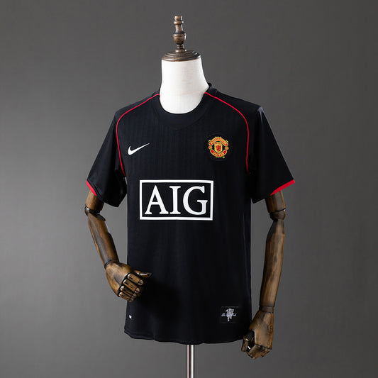 Retro M-U 07-08 Black detail