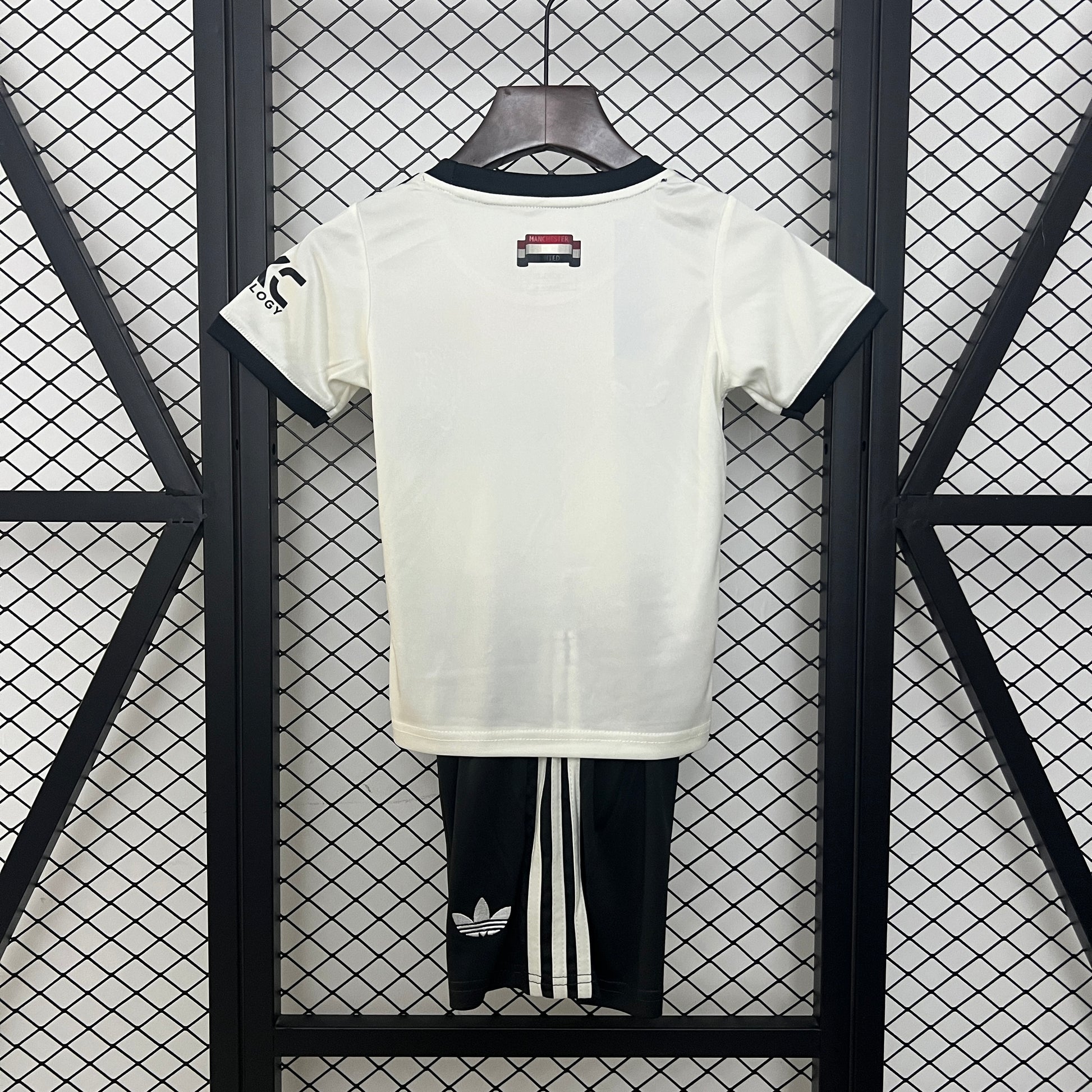 24-25 kids M-U third away detail