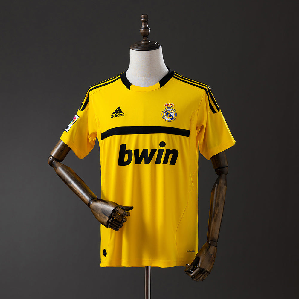 Retro Real Madrid 11-12 Goalkeeper Yellow detail