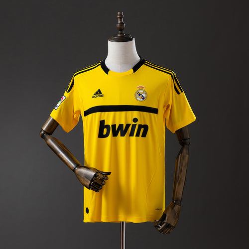 Retro Real Madrid 11-12 Goalkeeper Yellow detail