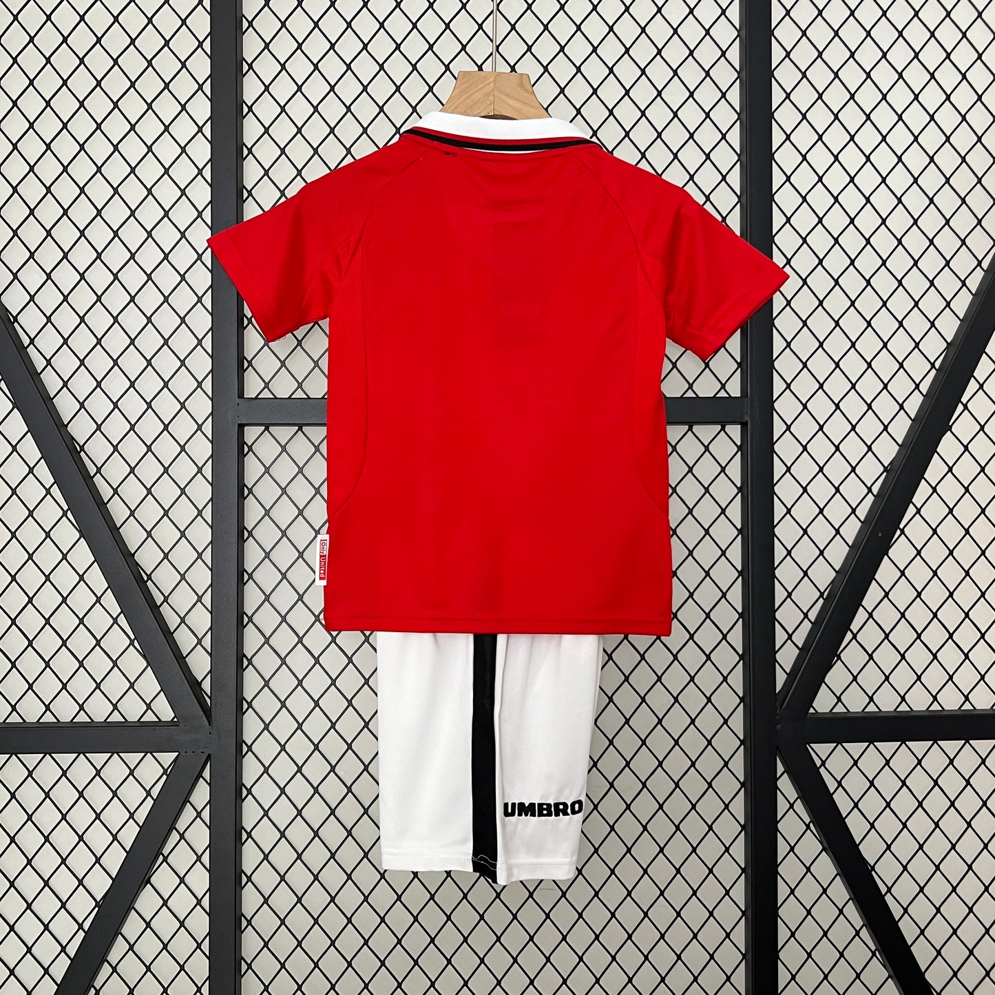 kids M-U 99-00 home detail