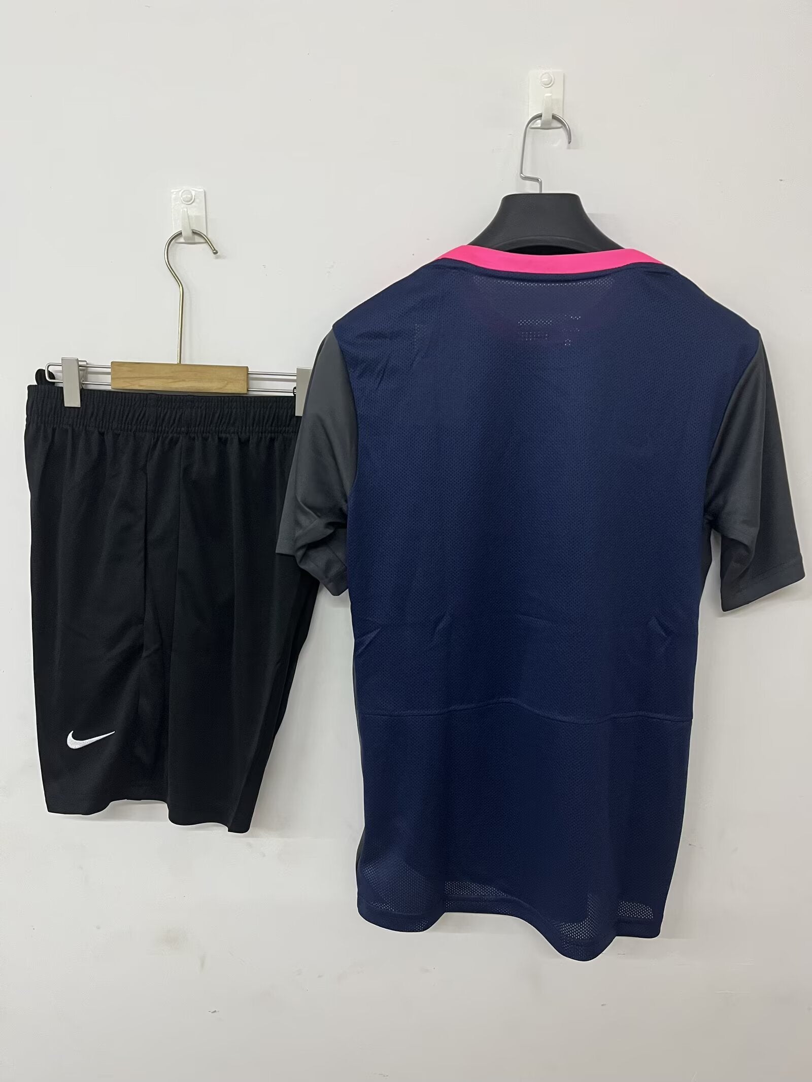 25-26 Lisbon pre-match training suit clear color detail
