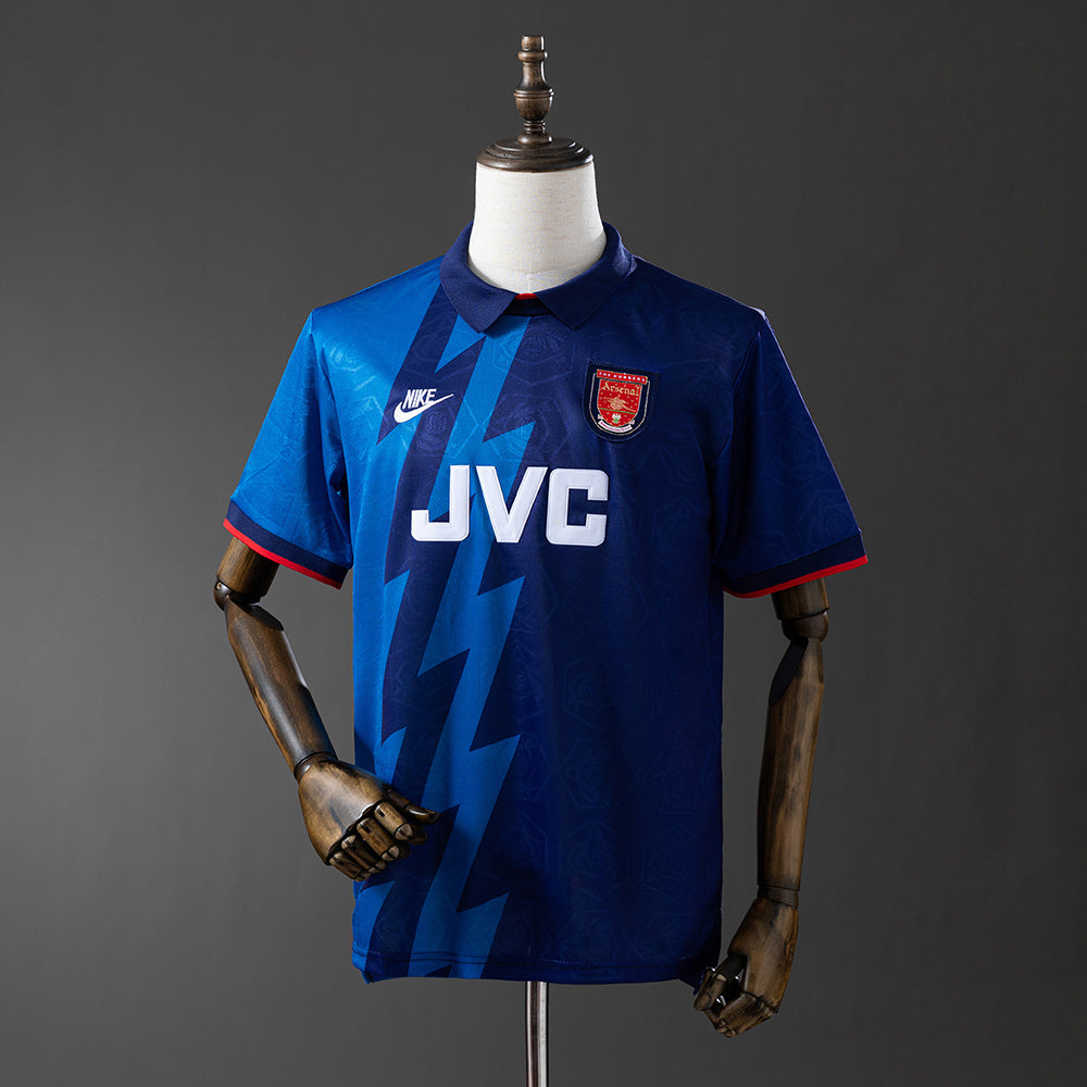 Retro 95-96 Arsenal away detail