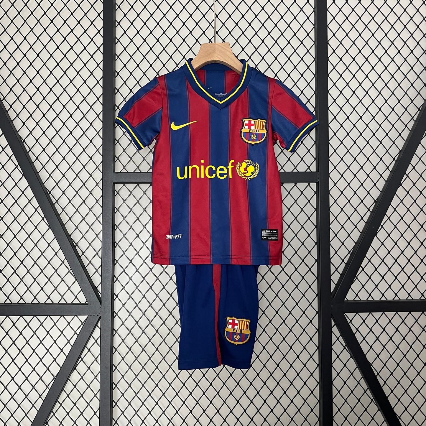 kids Barcelona 09-10 home detail