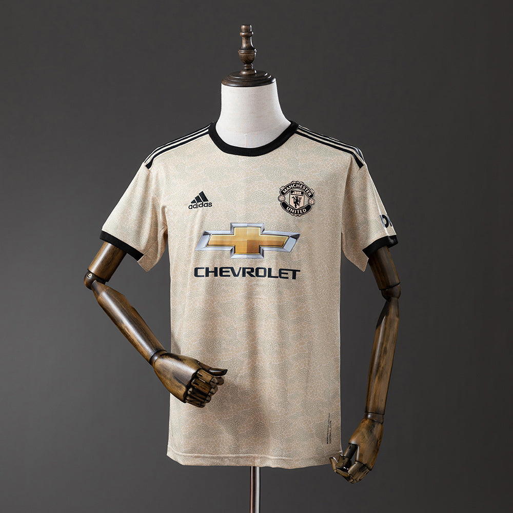 Retro M-U 19-20 Away detail