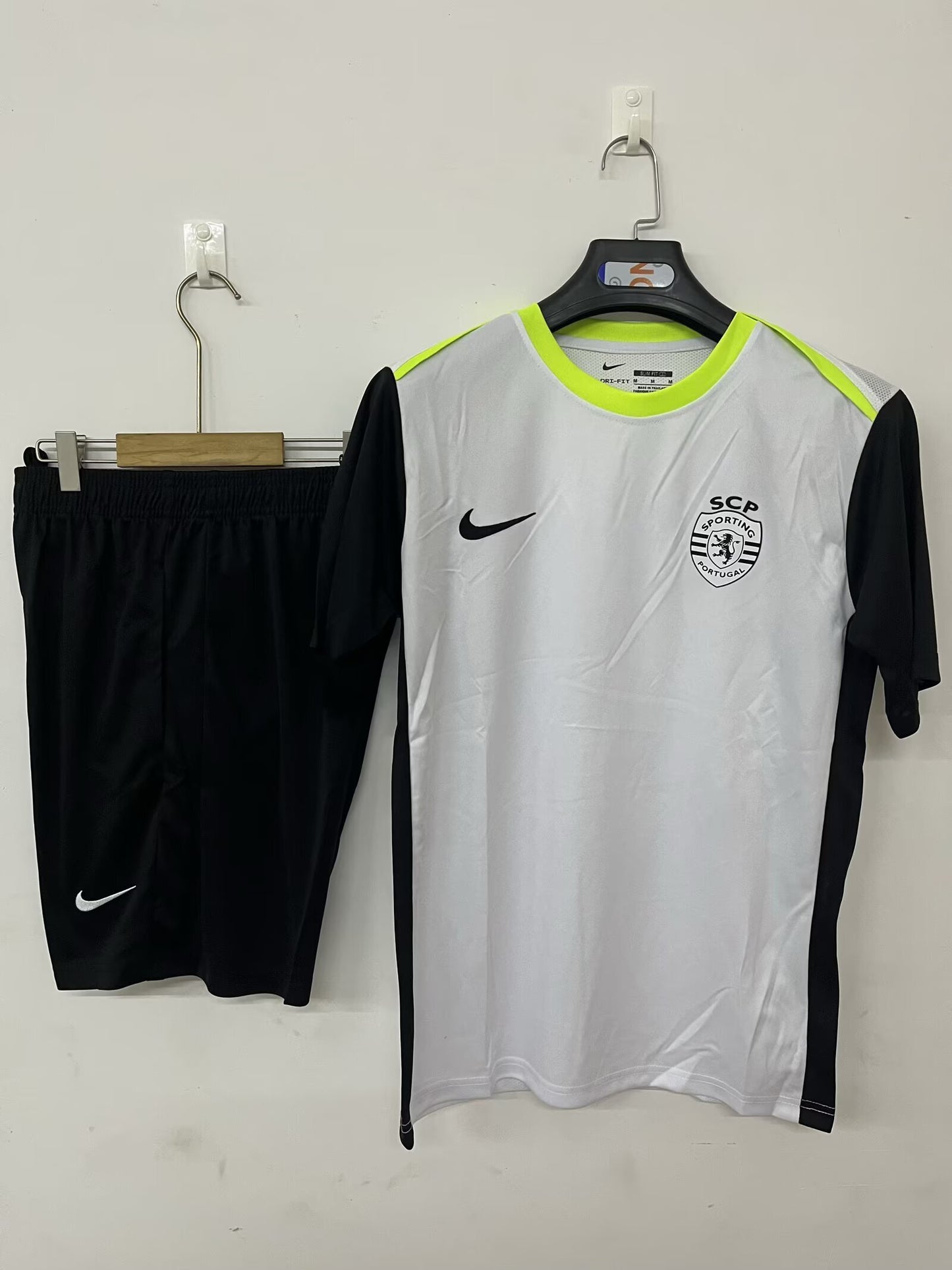 25-26 Lisbon pre-match training suit off-white detail