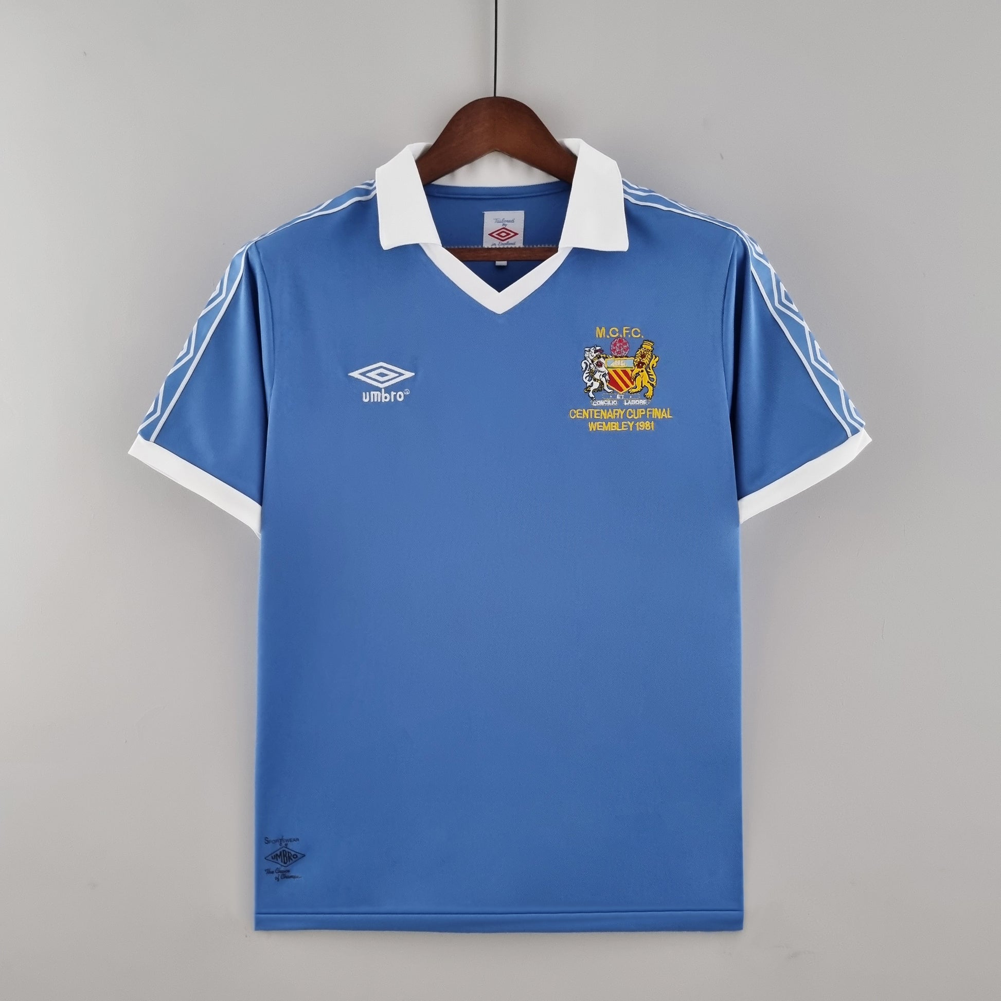 Retro Manchester City 81-82 home detail