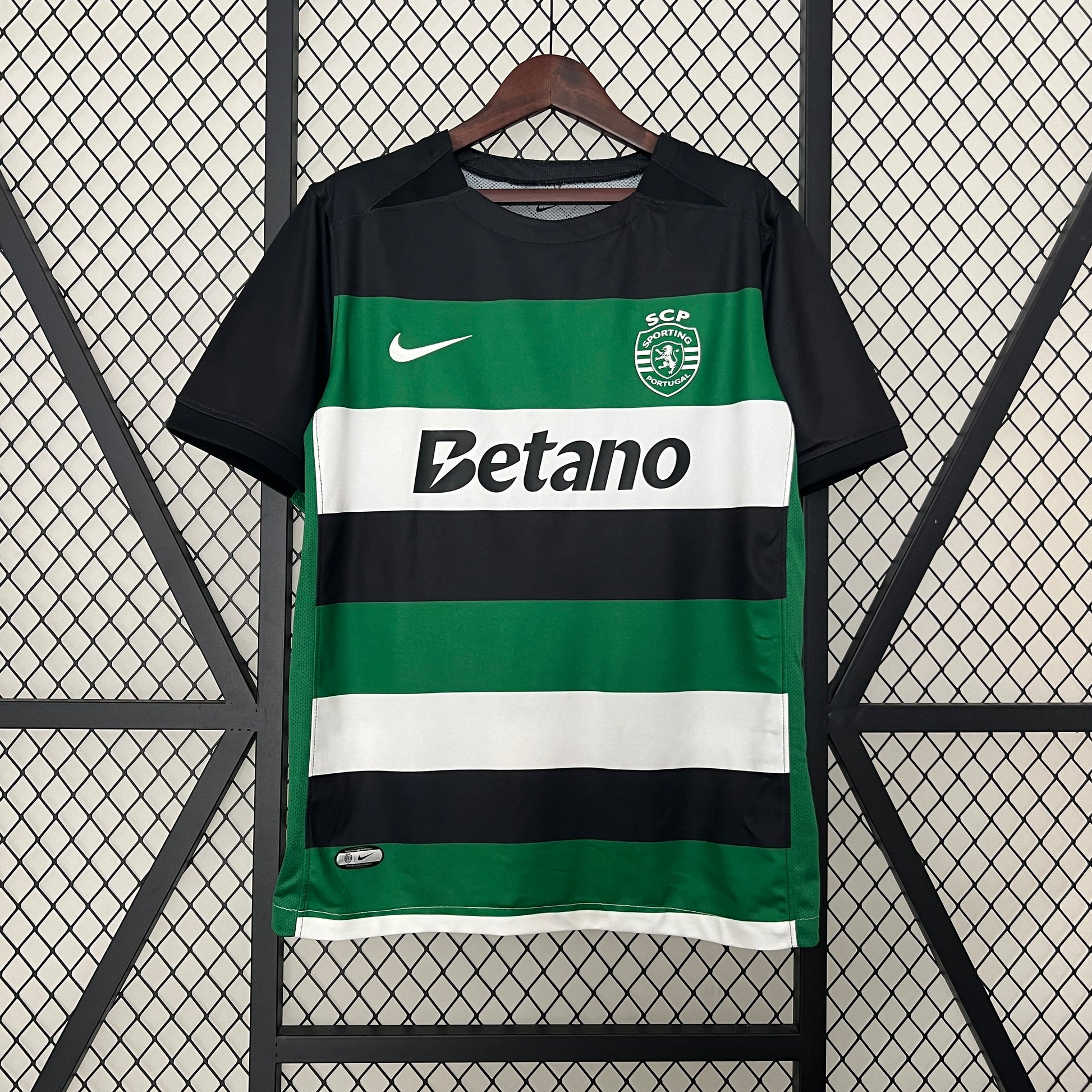 24-25 Sporting Lisbon home