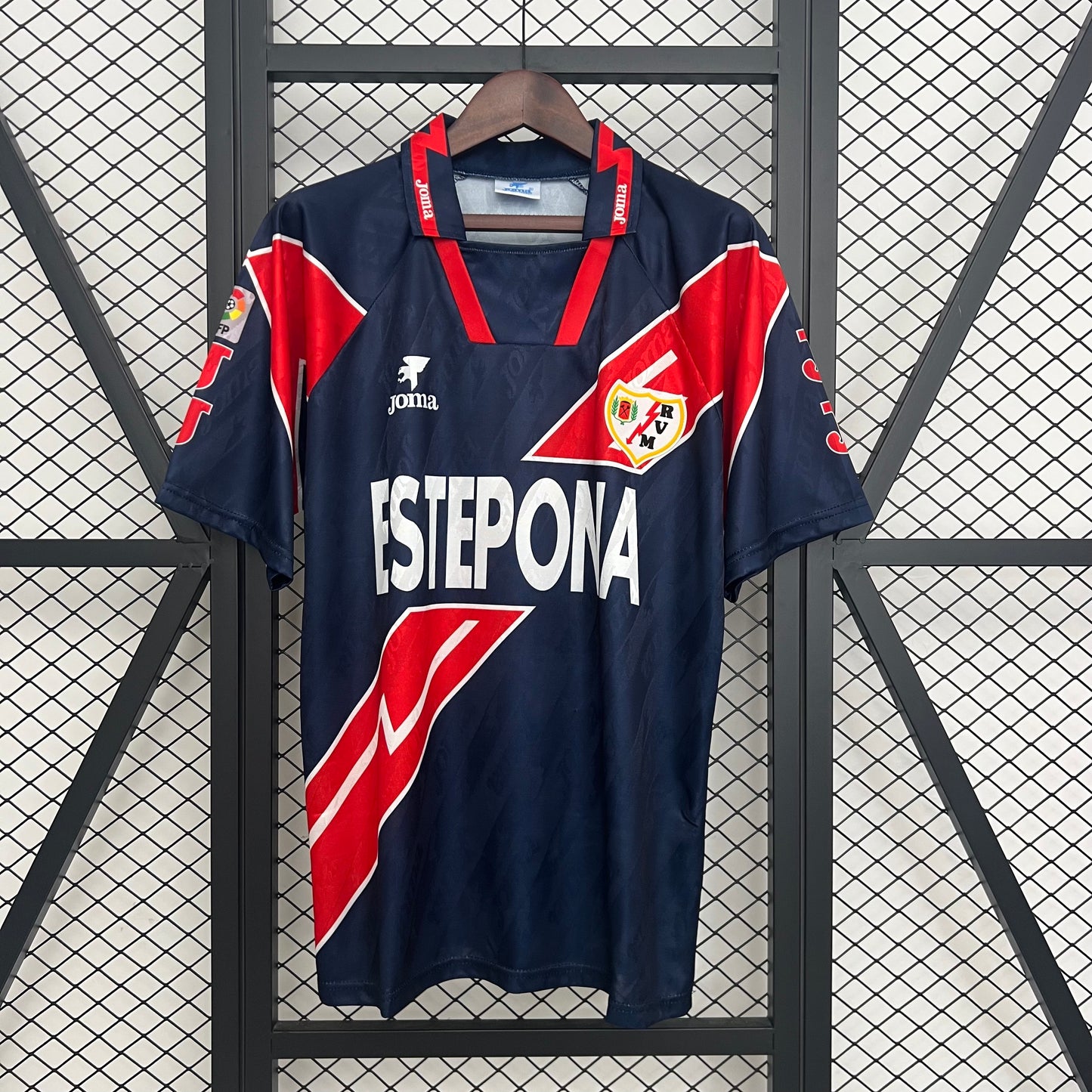 Retro Rayo Vallecano 97-98 Away S detail