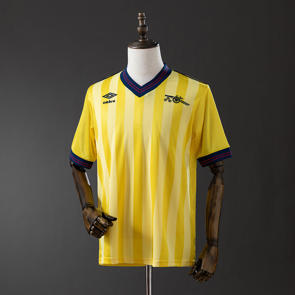 Retro 83-86 Arsenal away detail