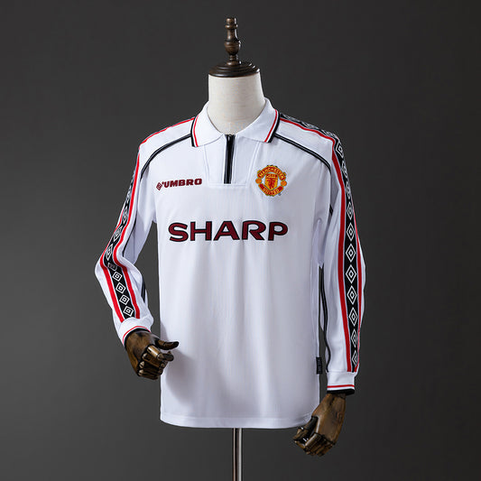 M-U 98-99 White Long Sleeve Retro Jersey detail