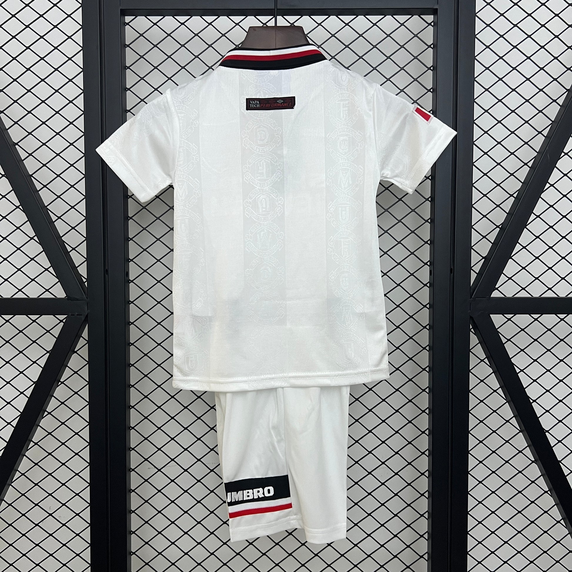 kids M-U 97-98 away detail