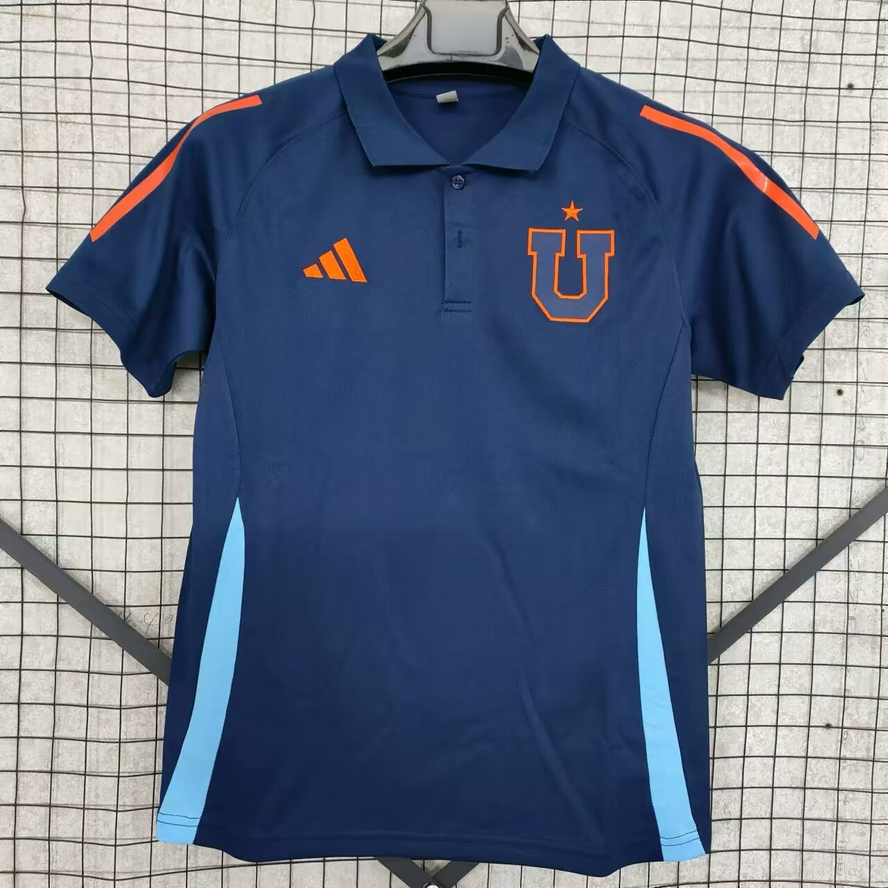 25-26 polo university of Chile detail