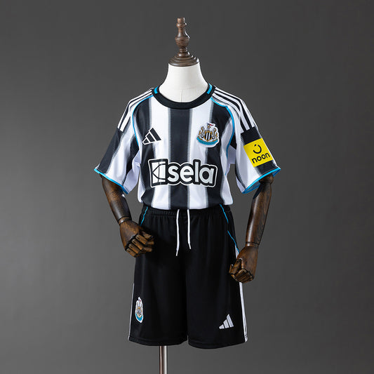 Newcastle United 25-26 Home Full kids kit Jersey detail