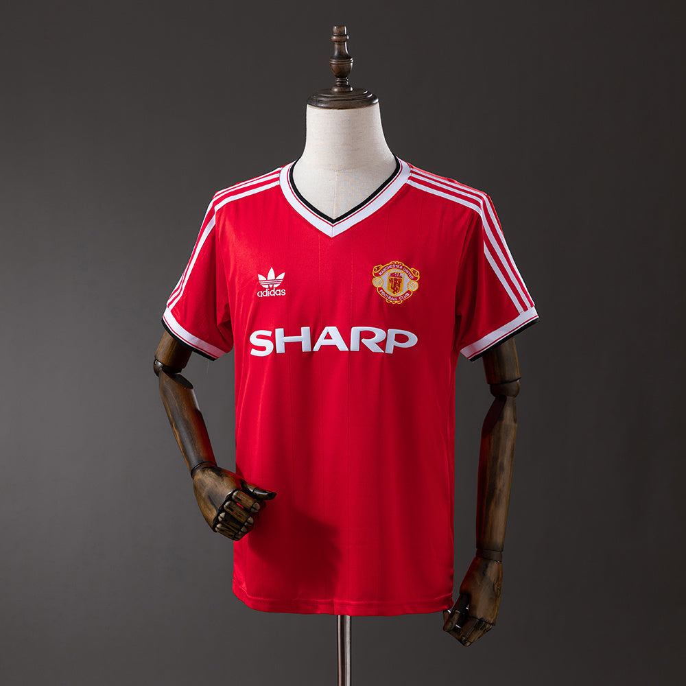 Retro 83-84 M-U home detail