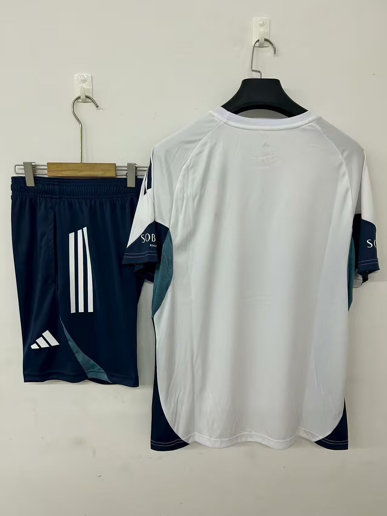 25-26 Arsenal training jersey white detail