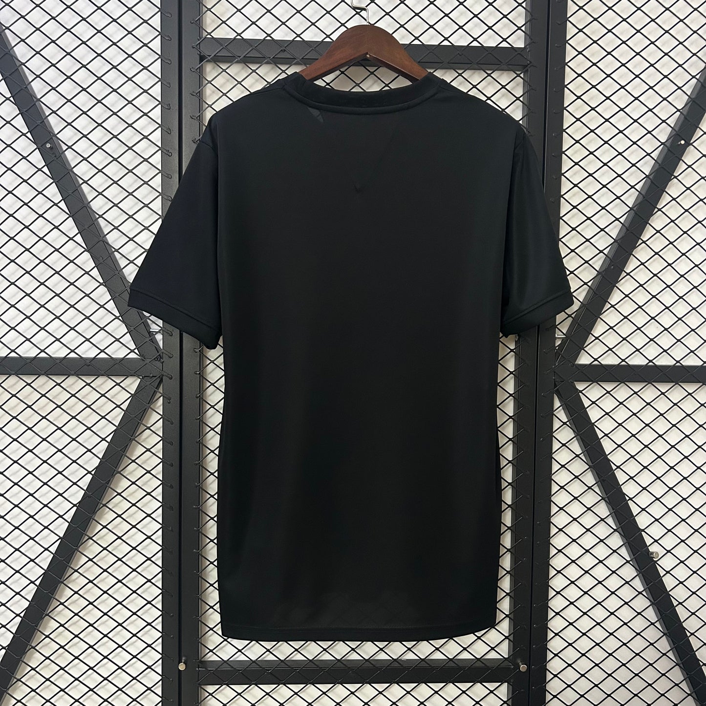 25-26 Special Edition Santos black detail