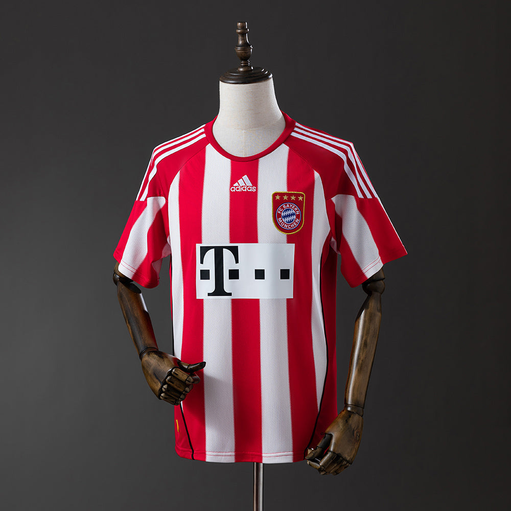 Retro Bayern Munich 10-11 home detail