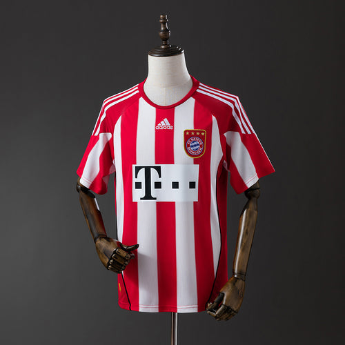 Retro Bayern Munich 10-11 home detail