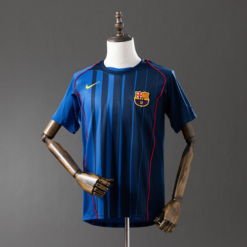 Barcelona 04-05 Away Retro Jersey detail
