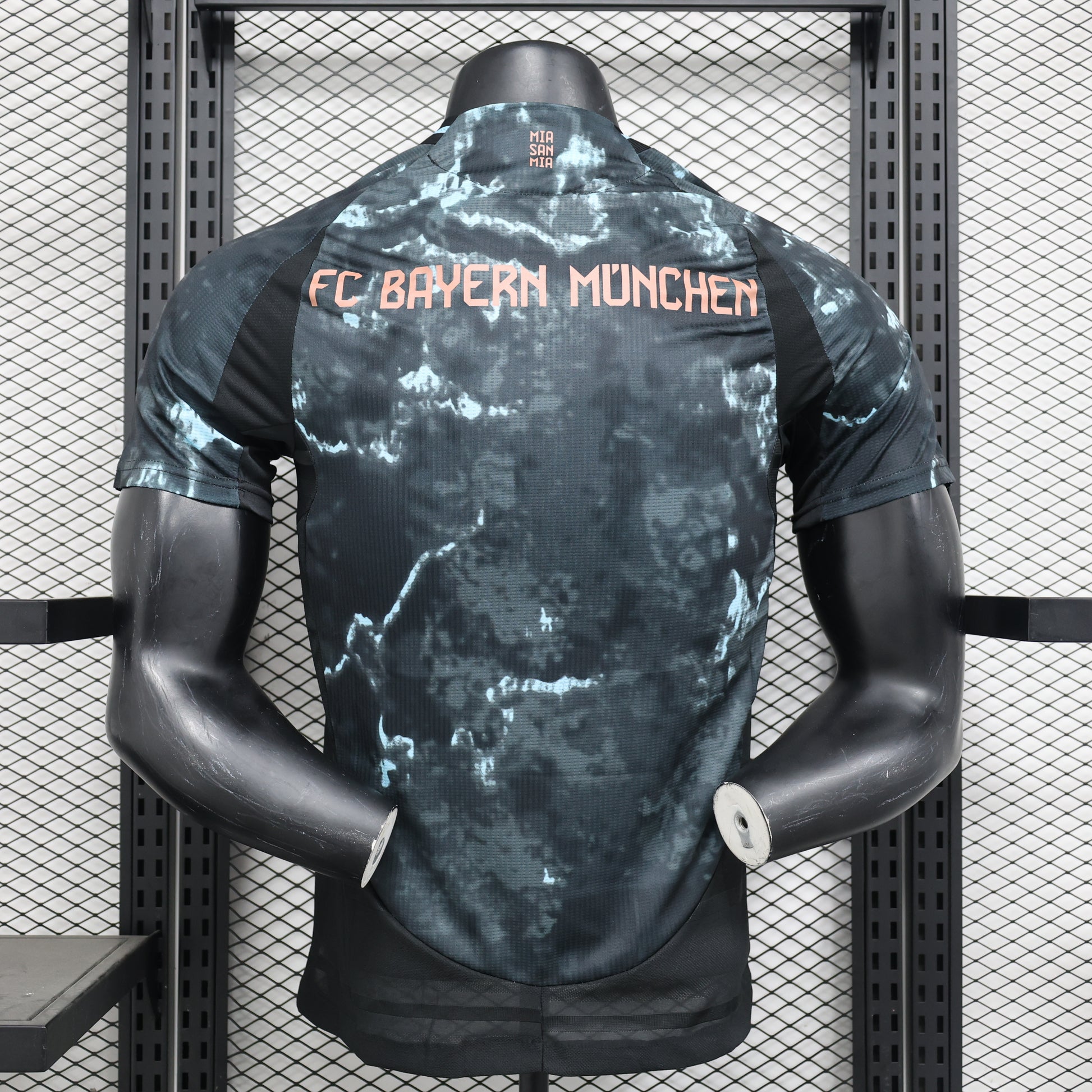 24-25 Player Bayern Munich Away detail