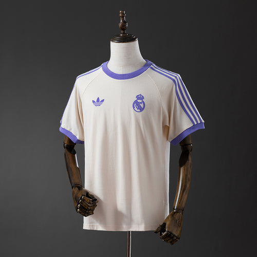 Real Madrid Originals 3-stripes beige t-shirt detail