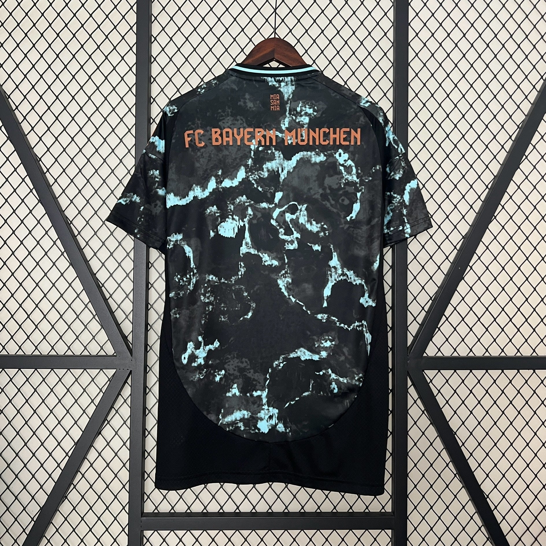 24-25 Bayern Munich Away