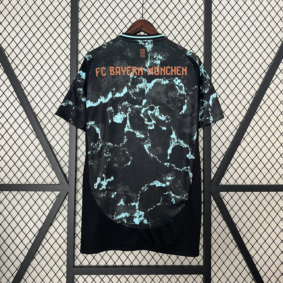 24-25 Bayern Munich Away