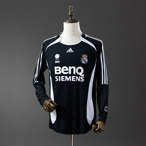 Retro Long Sleeve Real Madrid 06-07 Third Away detail