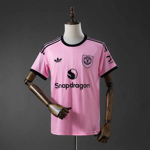 M-U 25-26 Third Away Goalkeeper Jersey