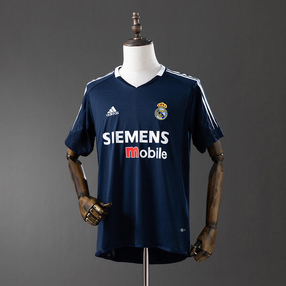Retro Real Madrid 04-05 Away detail