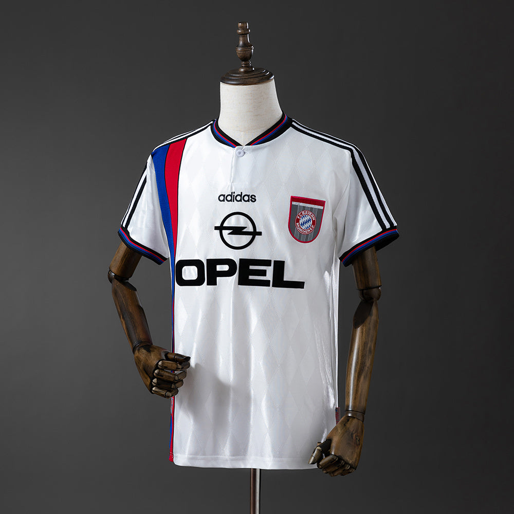 Retro Bayern Munich 96-98 Away detail