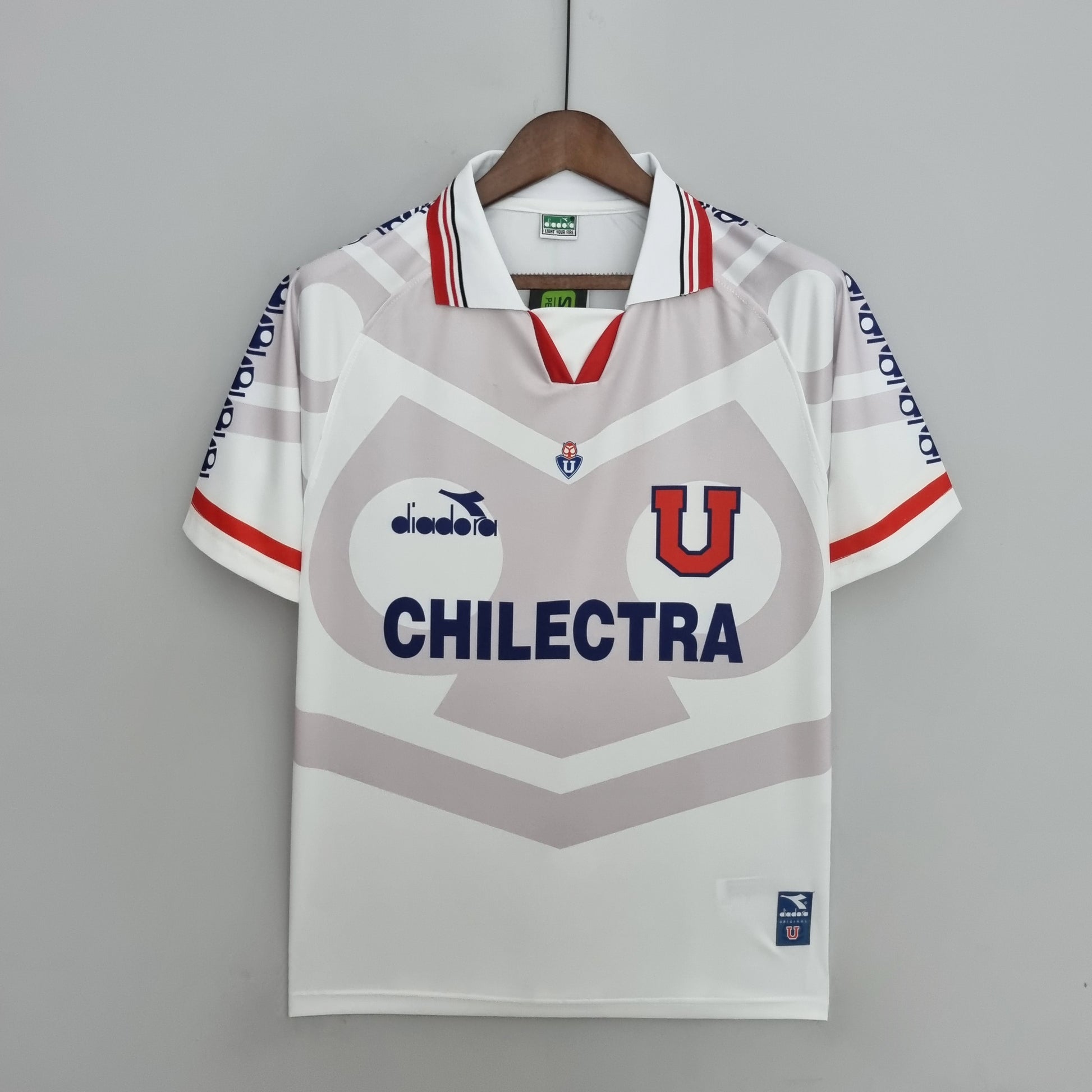 Retro Universidad de Chile1996 away detail
