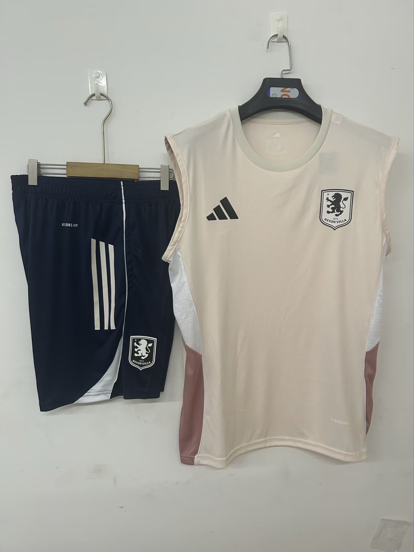 25-26 Aston Villa training suit pink