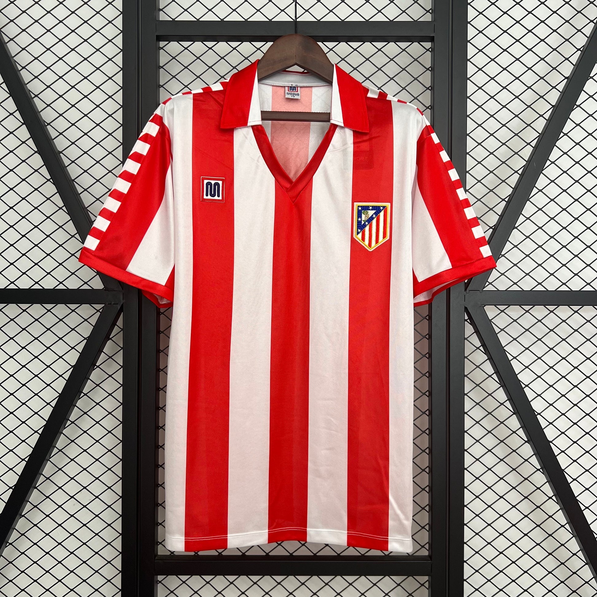 Retro Atletico Madrid 82-83 Home detail